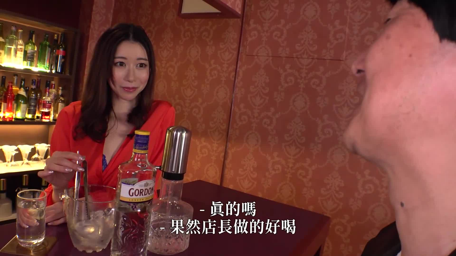 聽說一位美麗的巨乳媽媽對他進行性騷擾並讓他多次射精的傳言後來到東京一家小吃店，他的精液一次又一次地從他體內擠出。黒川蓳 - AV大平台 - 中文字幕，成人影片，AV，國產，線上看